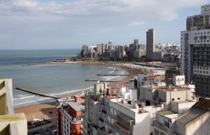 Depto 3 ambientes con balcon vista al mar y cochera