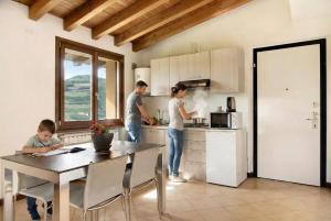 Family Cottage nelle Langhe - Piscina con Vista Vigneti per Famiglie