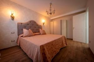 Stylish & Cozy Venetian House