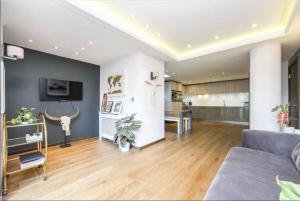 Spacious, Canal-Side, 3bed flat