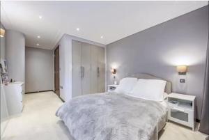 Spacious, Canal-Side, 3bed flat