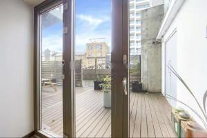 Spacious, Canal-Side, 3bed flat