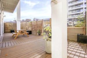 Spacious, Canal-Side, 3bed flat