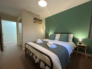 Parkway Court - Two bedroom, two bathroom open plan apartment