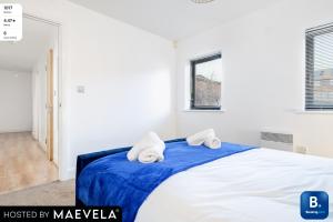 2 Bed Family Apt with BALCONY & PARKING - FREE NETFLIX - With 50 Inch Smart TV, FREE NETFLIX & WIFI - Birmingham City Centre, By 02 Academy, Cube & Mailbox