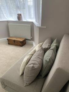 Cosy Riverside Hideaway