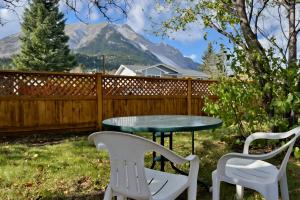 Hillcrest Hideaway Spacious Mountain View Oasis
