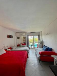 Jupiter Apartment Sea, Pools View