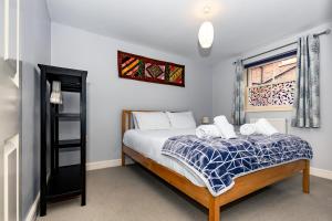 Glastonbury Centre 2 Bed with on street Parking