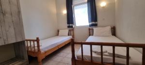 Seaside studio with swimming pool & parking #2