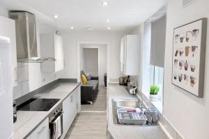 Emerald Living - Hanley, Stoke-on-Trent, sleeps 5, with free parking!