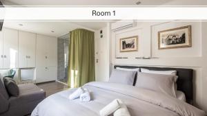 ROKOS SUPERIOR DOWNTOWN ROOMS - comfortable rooms with private bathrooms - perfect location for exploring Diocletians Palace and the gastronomy of Split within walking distance