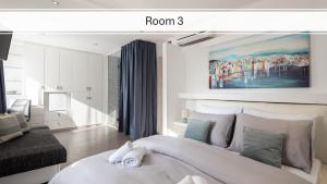 ROKOS SUPERIOR DOWNTOWN ROOMS - comfortable rooms with private bathrooms - perfect location for exploring Diocletians Palace and the gastronomy of Split within walking distance
