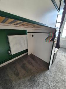 2 Bedroom 2 Bathroom Apt, Parking, Garden, SKY TV