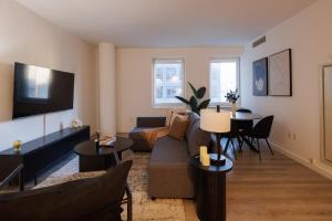 Elegant NYC Haven Walk to Broadway