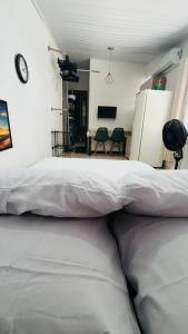 Kitnet com ar-condicionado e entrada privativa SC