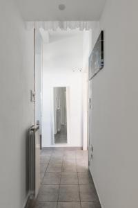 Urban Nest Flat Iron