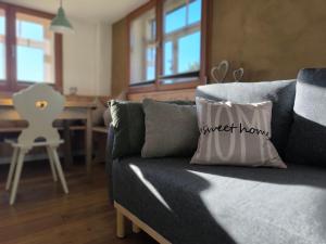 5Sterne Ferienwohnung im Fachwerk mit Bergblick in Alleinlage und großem Garten, Infrarotkabine