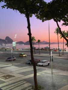 Apartamento de frente para o mar de Copacabana, com garagem