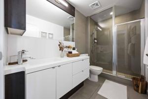 Downtown Toronto Condo near Rogers Centre