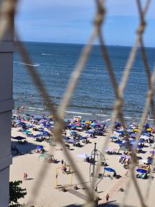 Apto Pe na Areia, direcao Ilha-Balneario Camboriu.