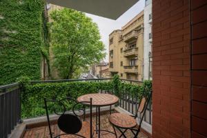 Downtown Vintage Chic Apartment