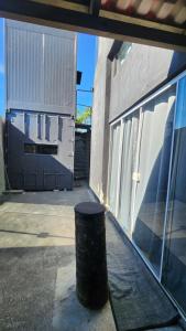 Loft para 4 pessoas, moderno 7 min da praia de carro!