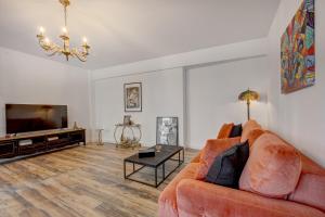 Downtown Vintage Chic Apartment