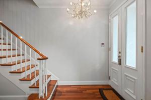 Irving Manor by Rove Triplex w Outdoor Spaces