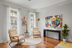 Irving Manor by Rove Triplex w Outdoor Spaces