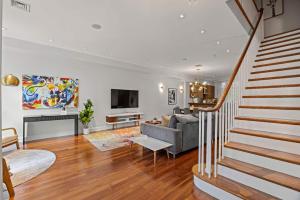 Irving Manor by Rove Triplex w Outdoor Spaces