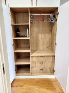 Warm and cozy corner apartment