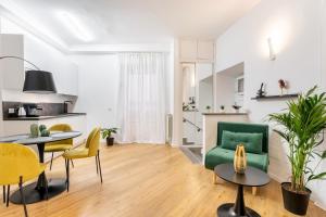 Frascatis Most Exclusive Stay Central Square