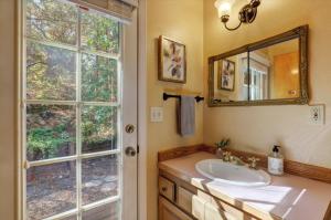 Gold rush nook