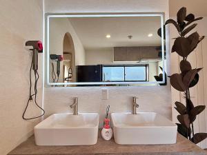 C1 Shibuya, 2 bedrooms and 1 living room 2 bathrooms 2 toilets, 7 mins to ST Max 6P 渋谷全新装修 两室一厅 交通中心 车站7分钟 最大6人 直达新宿 涉谷 表参道 品川 池袋 上野 代代木 银座 原宿