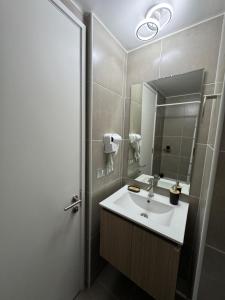 Departamento moderno, acogedor y con ubicación privilegiada de la ciudad, cercano a Palacio De La Moneda y los lugares turísticos claves