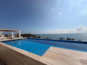 Luxury 2-Bedroom Apartment with amazing view - Infinity Pool and Rooftop in Building