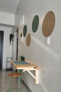 20F Modern BGC Spacious Cozy Suite Steps Away from Mall with Washer Dryer