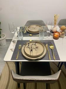 Premium 2Bedroom 2Bathroom Steps to Yaya Centre Everything Walking Distance