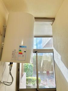 Chic 2-bedroom apartment, pool and beach 5 min away