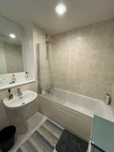 A Cozy Bedroom at the heart of Prime Location Stratford