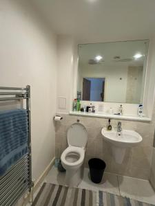 A Cozy Bedroom at the heart of Prime Location Stratford