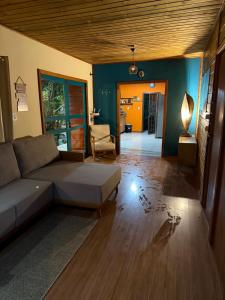 Casa na mata e pé na areia