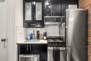 Chic Midtown Hideaway Walk to NYC Landmark