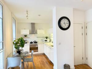 2 Bedroom Flat On King Cross Station