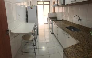 Apartamento espaçoso, a 300m da Praia do Forte