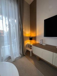 Palisad Hills Residence