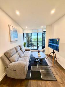 Spacious & Modern 2-Bedroom Retreat with Parking