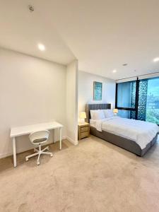 Spacious & Modern 2-Bedroom Retreat with Parking