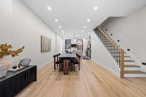 The Harlington Retreat by RoveTravel Private Backyard & Rooftop